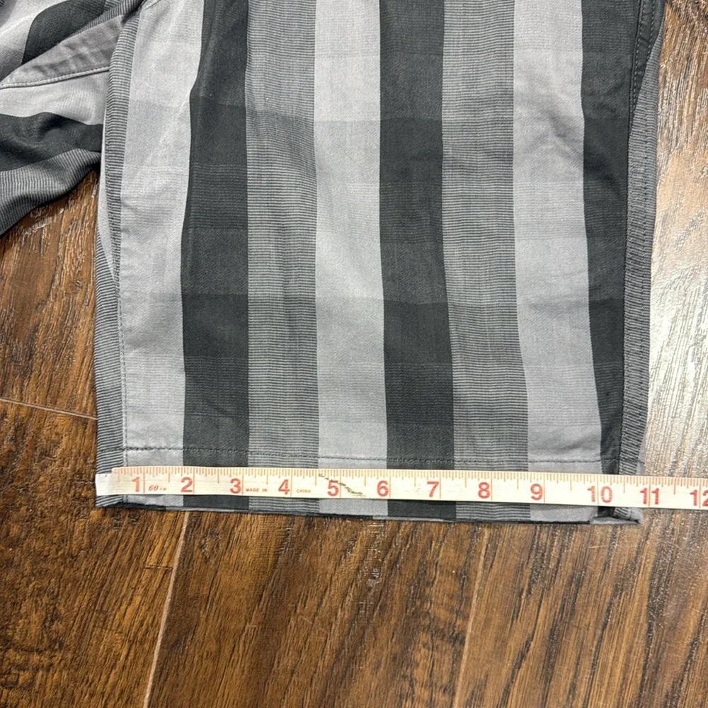 The North Face Men's Gray Striped Shorts‎